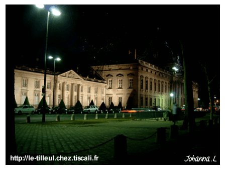 Ecole Militaire de nuit